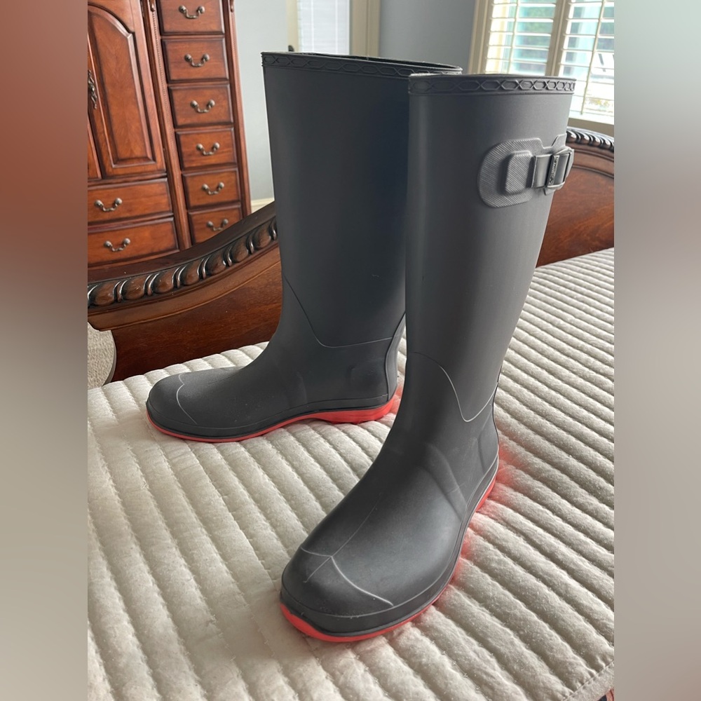 Kamik rain boots worn once size 10 like new
